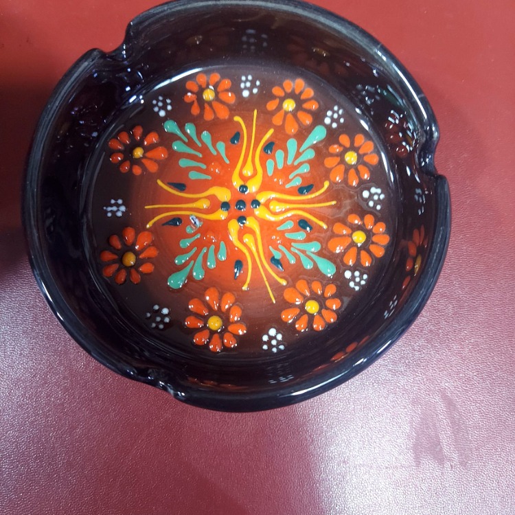 H151629102025 Büyük küllük Çap 10cm Yük 4 cm Seramik El Yapım 1 Adet