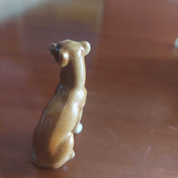 D195812052025 Yükseklik 6cm Genişlik 3cm Gürcistan Porselen Köpek 1 Adet