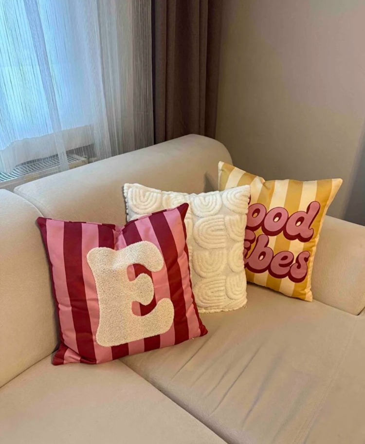 PNK001 Punch Nakışlı Kırlent Kılıfı - 43*43 Cm - Pembe E Harfi ev mobilya dekorasyon