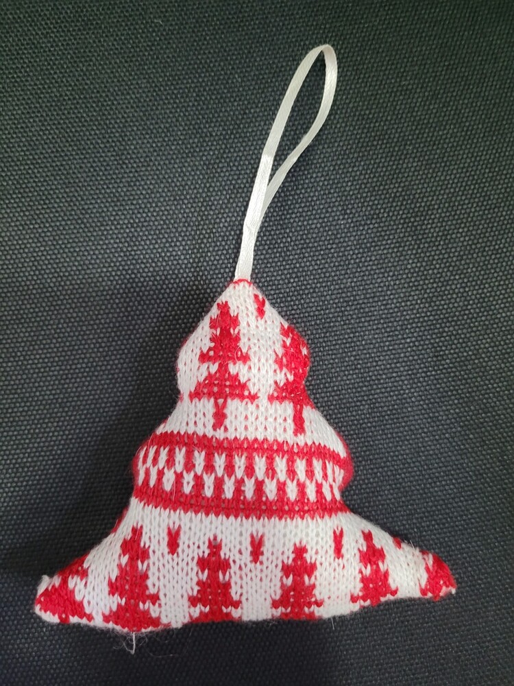 ADR-47 Yılbaşı Kumaş Çam Ağaç Desenli Kırmızı Beyaz Noel Tekstil Örme Süsleme 1 Adet