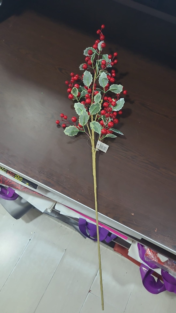 56-0157 Yılbaşı Noel Yapay Çiçek Kırmızı Toplu Yeşil Yapraklı  72x15x9cm 