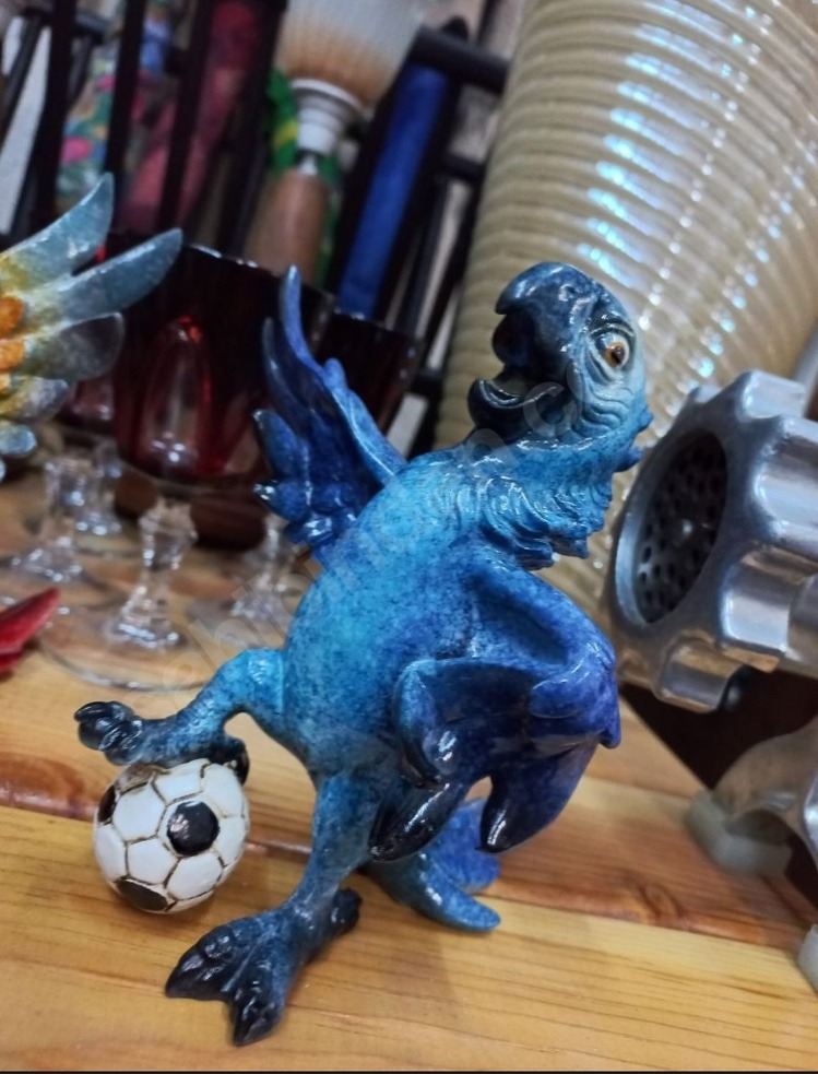 AN304YX016 Biblo Mavi Futbolcu Papağan Dekoratif Obje 14cm Polyester Joga Bonito 1 Adet
