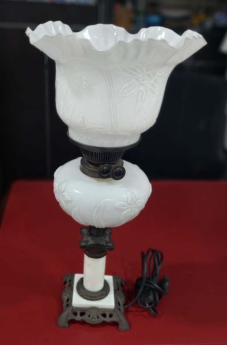 5653 Çap 21cm Yükseklik 46cm Beyaz Opal Cam Metal Lamba Klasik Kablolu Tuşlu 1 Adet