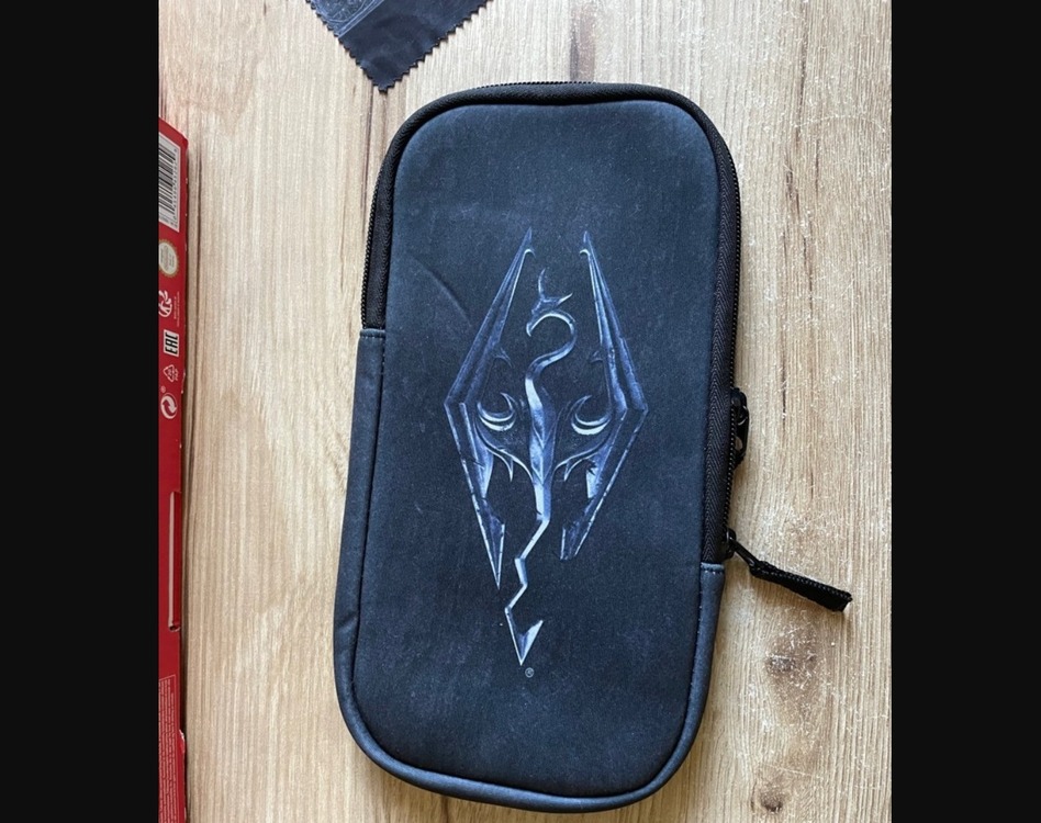 ANSW-066U Hori Skyrim Limited Edition Bethesda Nintendo Switch Konsol Aksesuar Kılıf 1 Adet