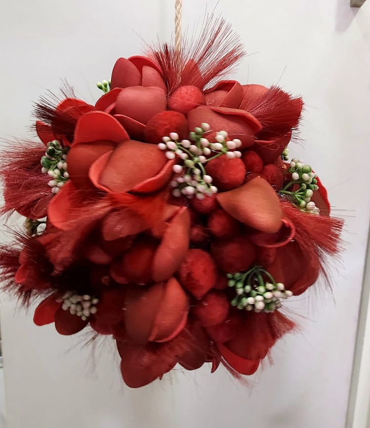 A93965 İpli Yapay Çiçek Top Süs Asmalık Kırmızı Küpe Çiçeği Tüylü Çap 20cm 1 Adet