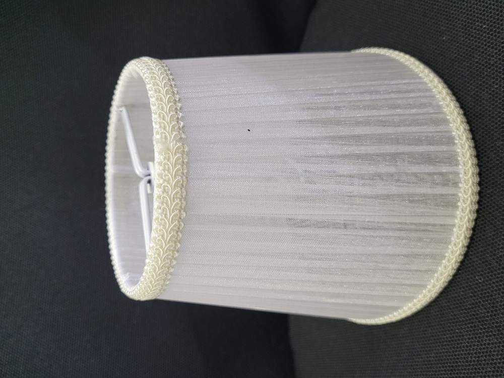 C82240403 Beyaz Aplik Lamba Şapkası 12,5cm yükseklik 14cm Çap Krem İşlemeli 1 Adet