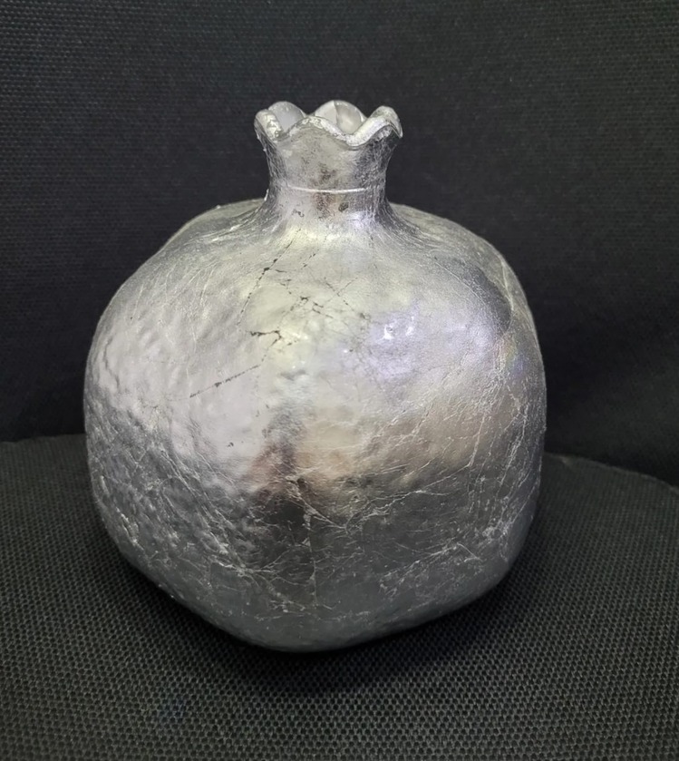 C111993 8x8cm Gümüş Renk Cam Poliresin Nar Biblo Vazo Çiçeklik Taçlı Küçük 1 Adet
