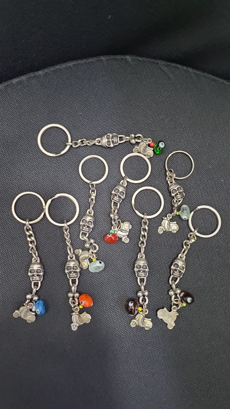 A46338281 Metal Vespa Motosiklet Kuru Kafa Cam Nazar Boncuklu Anahtarlık Mix 1 Adet