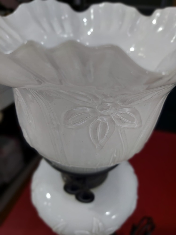 5653 Çap 21cm Yükseklik 46cm Beyaz Opal Cam Metal Lamba Klasik Kablolu Tuşlu 1 Adet
