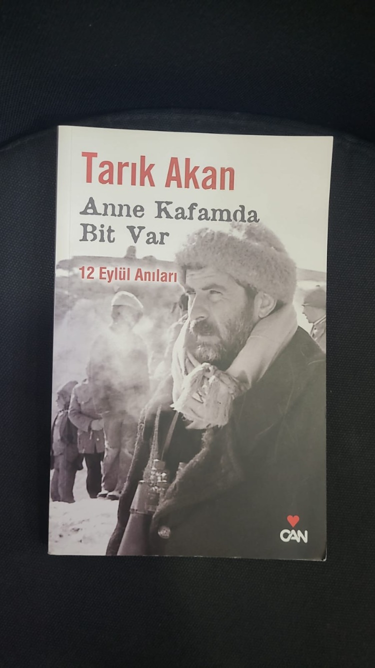 9789750701566 Anne Kafamda Bit Var: 12 Eylül Anıları Sanat Edebiyat