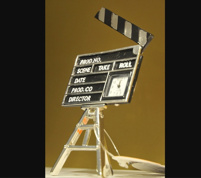 NEK18079110599 Klaket Masaüstü Saat Metal Prod Scene Take Roll Director 1 Adet