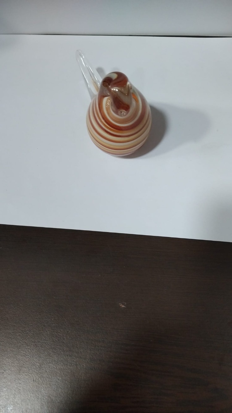 F104226042026 En. 11cm...h. 7.5 cm.  cam el yapımı kuş 1 adet