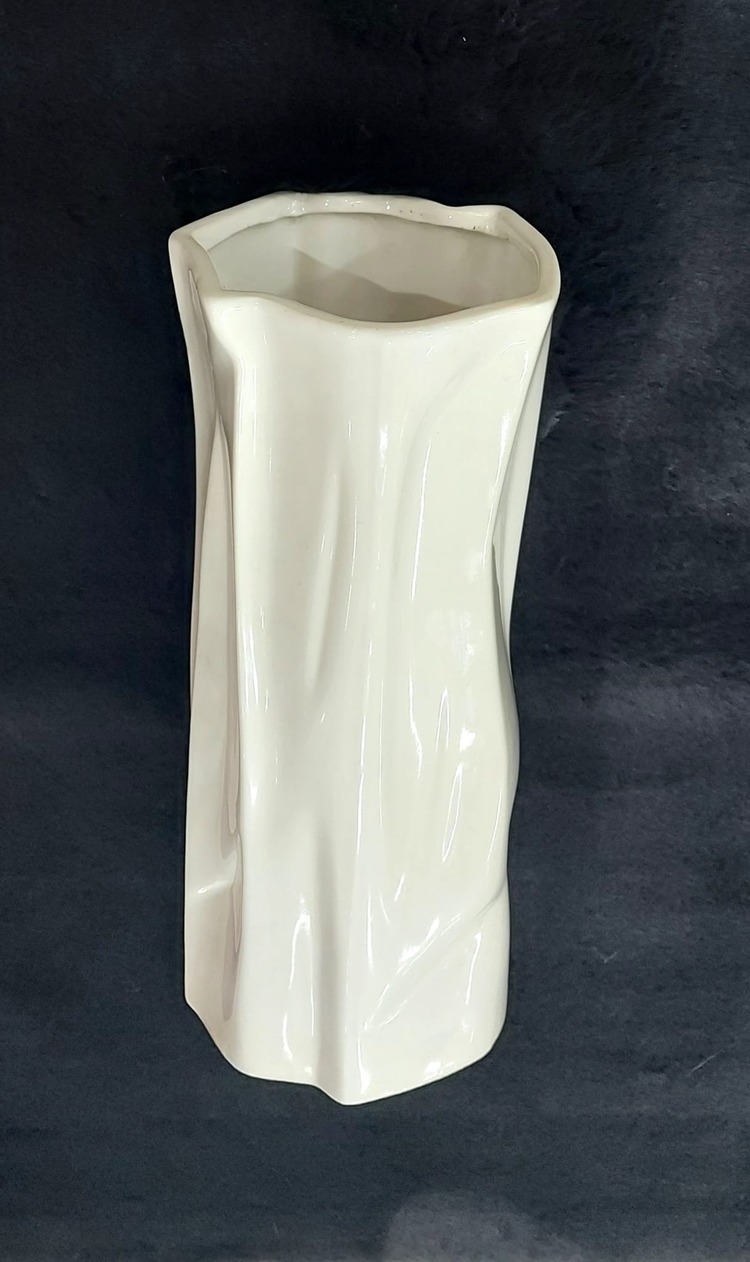 GS98572SH612 Vazo Buruşuk Yüksek Küçük Boy Bej Seramik Çap 12cm Yükseklik 30cm 1 Adet