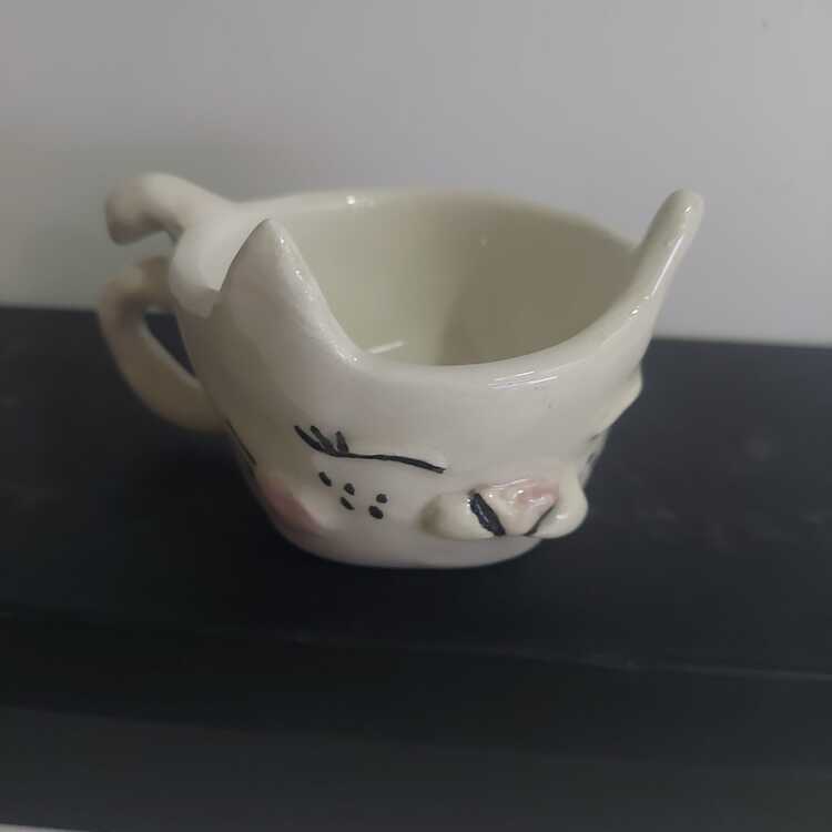 55535017 Küçük Kupa Yükseklik 8cm Genişlik 12cm Seramik El Yapım Beyaz Kedi 1 Adet