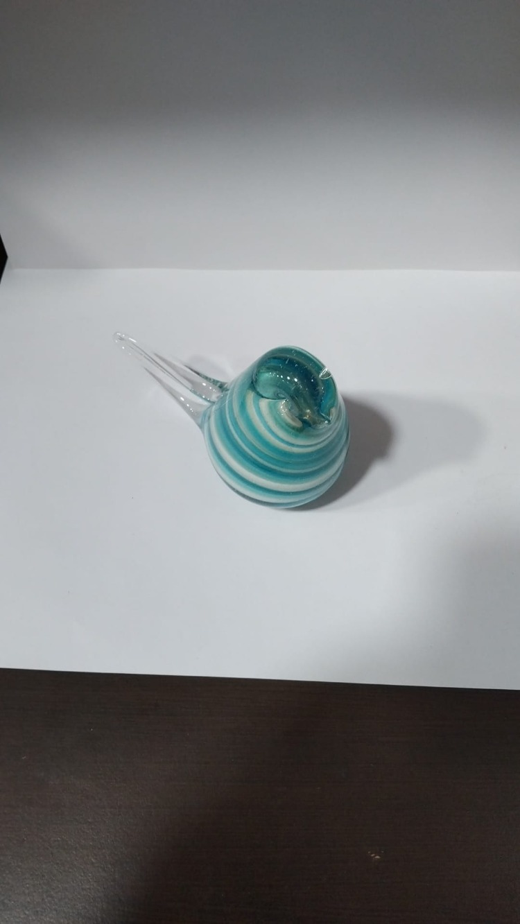 B104926042026 En. 11cm...h. 7.5 cm. cam el yapımı kuş 1 adet