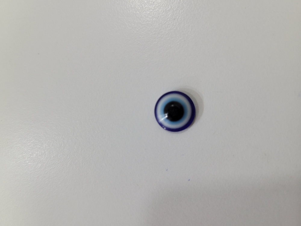 NZR-MINIYAPISTR-007 Mini Yapıştırmalık Klasik Nazar Boncuğu – Yoğun Merkezli Cam Göz