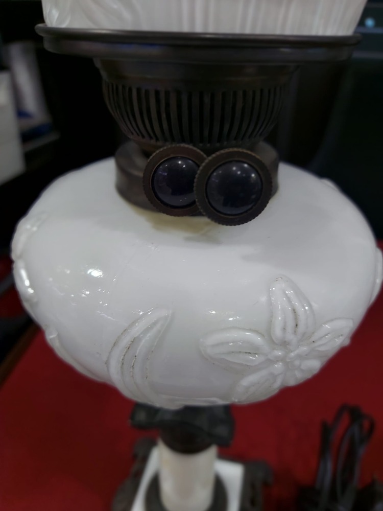 5653 Çap 21cm Yükseklik 46cm Beyaz Opal Cam Metal Lamba Klasik Kablolu Tuşlu 1 Adet