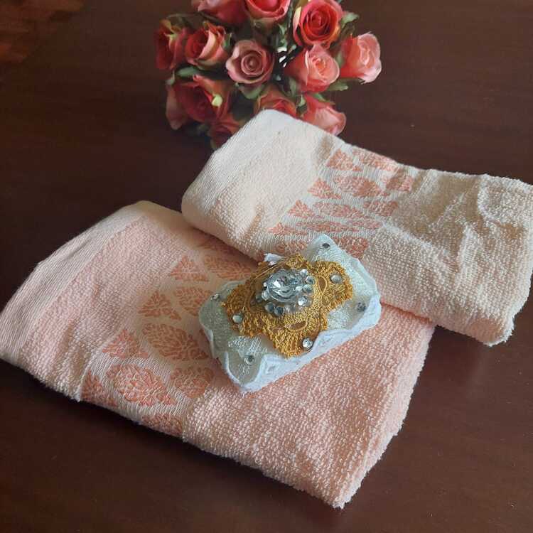 TSB6 Hediyelik Küçük Havlu Set (30x50 Havlux2 + El Yapım Süs Kokulu Sabunx1)
