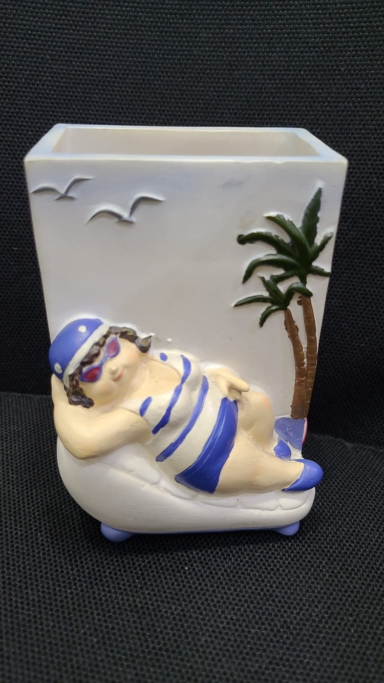 A361028 Giftpoint Şişman Mayolu Kadın 11x4cm Kalemlik Diş Fırçalık 1 Adet