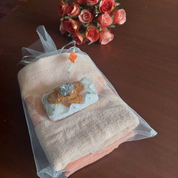 TSB1 Hediyelik Küçük Havlu Set (30x50 Havlux2 + El Yapım Süs Kokulu Sabunx1)