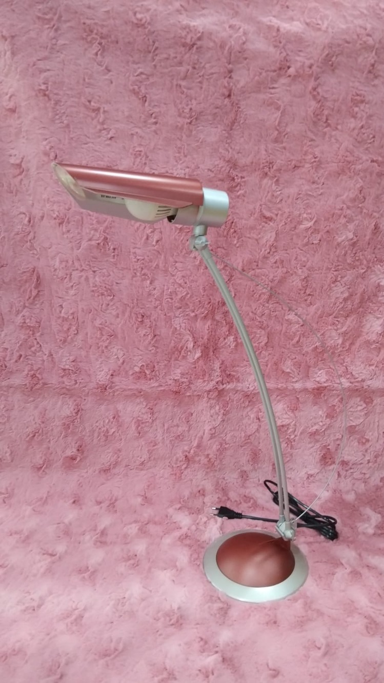 A99889 Bordo Gümüş Renk Masa Lamba Siyah Kablolu Ampul ile Çalışan 73cm 1 Adet