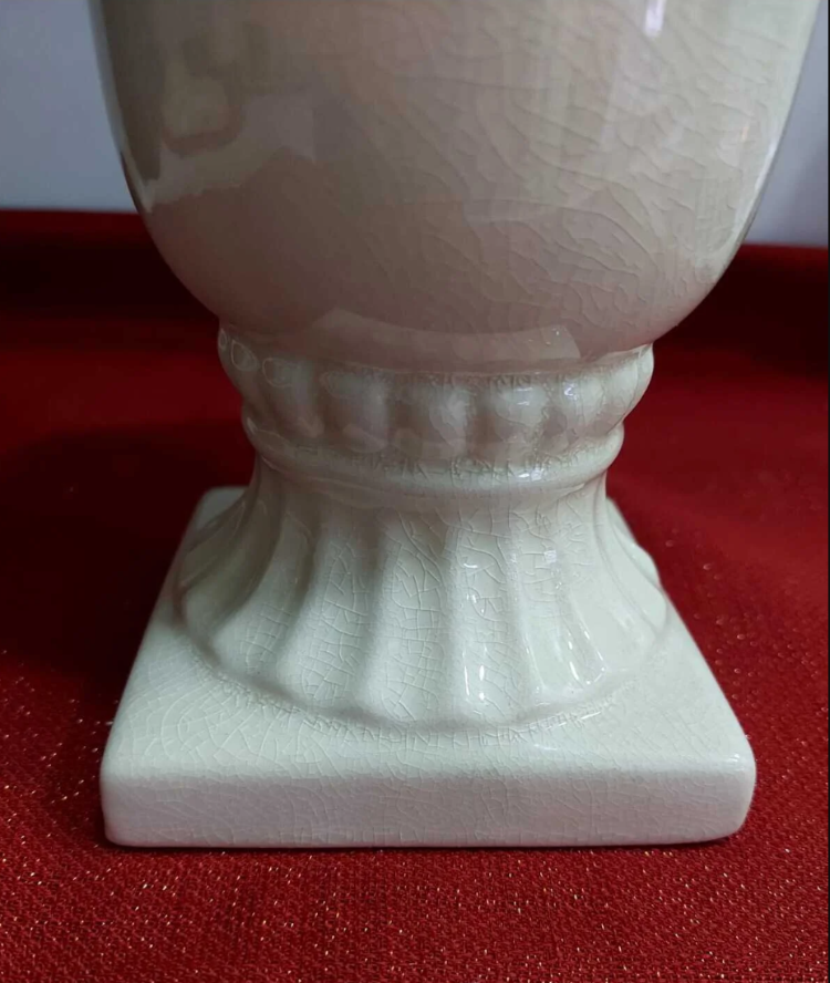 8119-8CR Çap 14cm Yükseklik 20cm Ayaklı Büst Vazo Saksı Damarlı 1 Adet