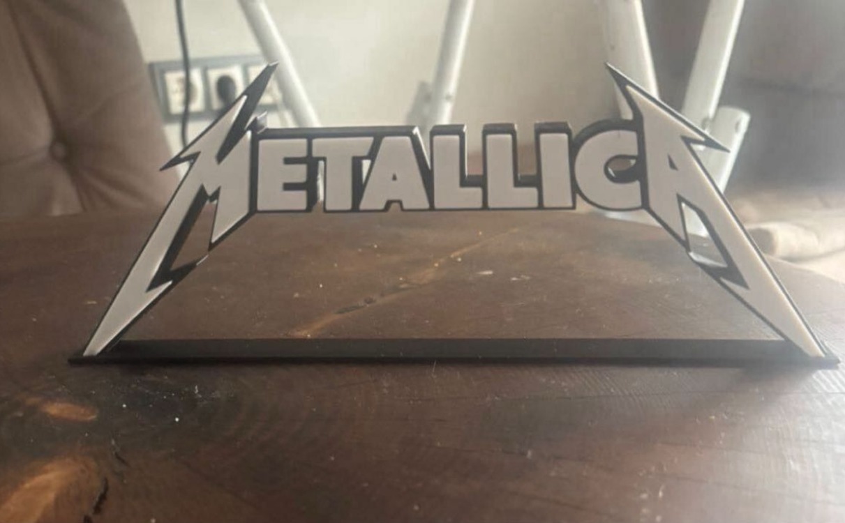 211309052026 Metallica Logo Masa Üstü Dekoratif Obje Figür Siyah Ürün