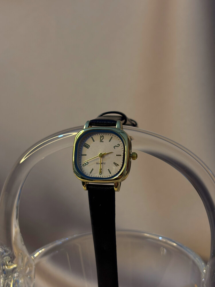 Vintage Siyah Kordonlu Saat 