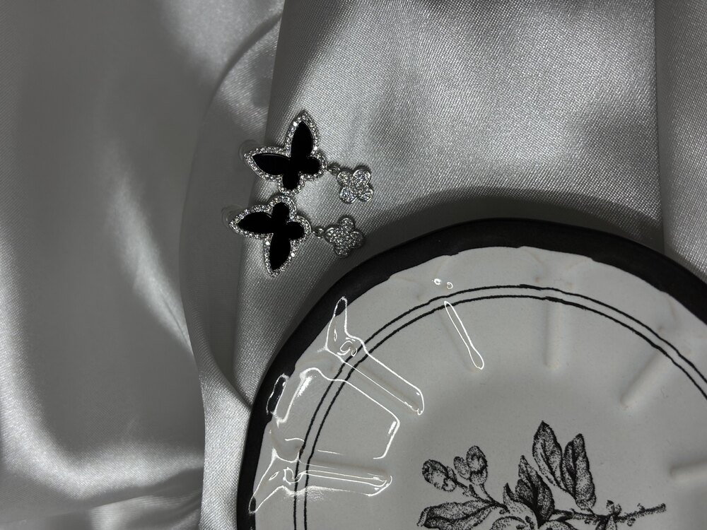 Noir Papillon