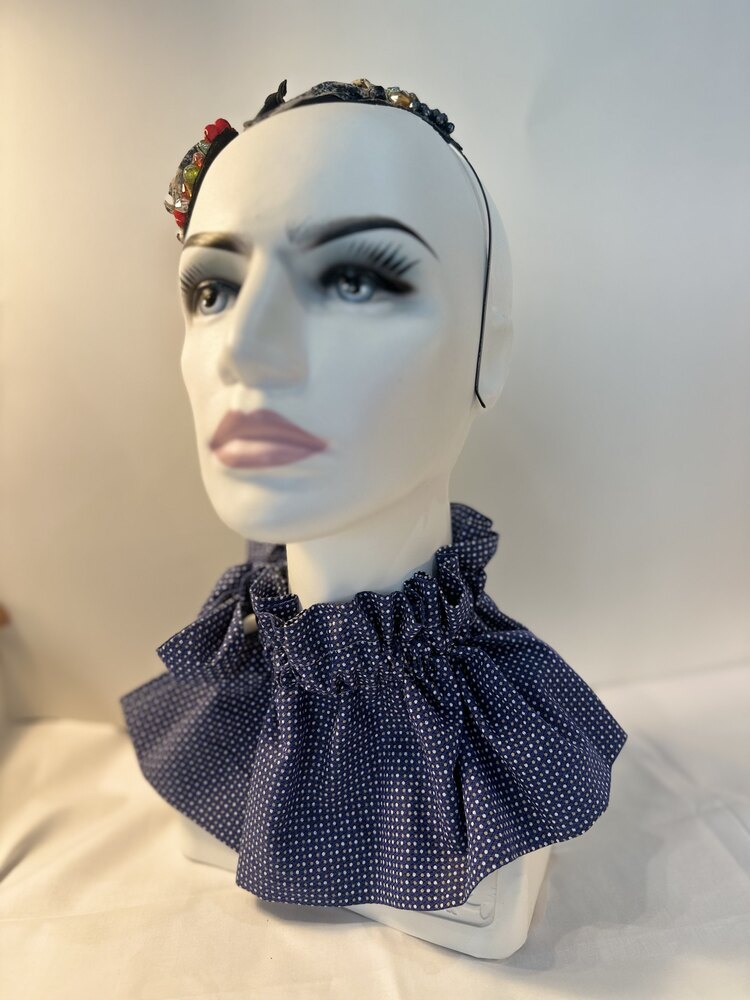 Flor model vintage fiyonklu yaka 