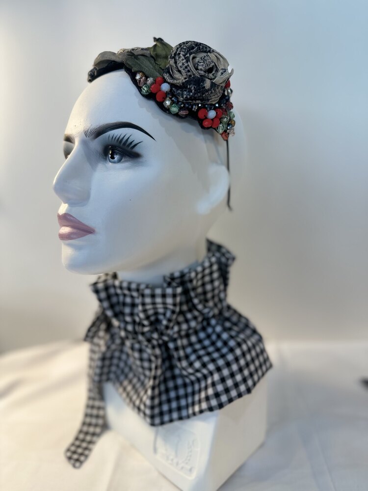 Flor model fiyonklu vintage yaka 