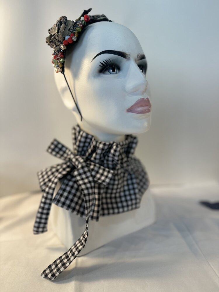 Flor model fiyonklu vintage yaka 