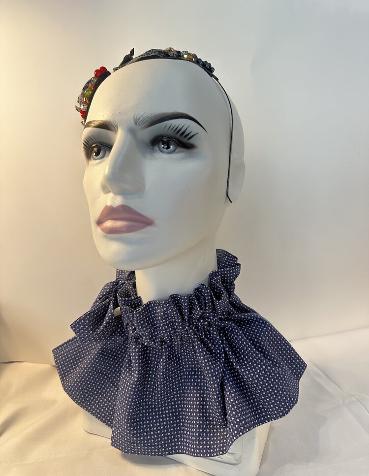 Flor model vintage fiyonklu yaka 