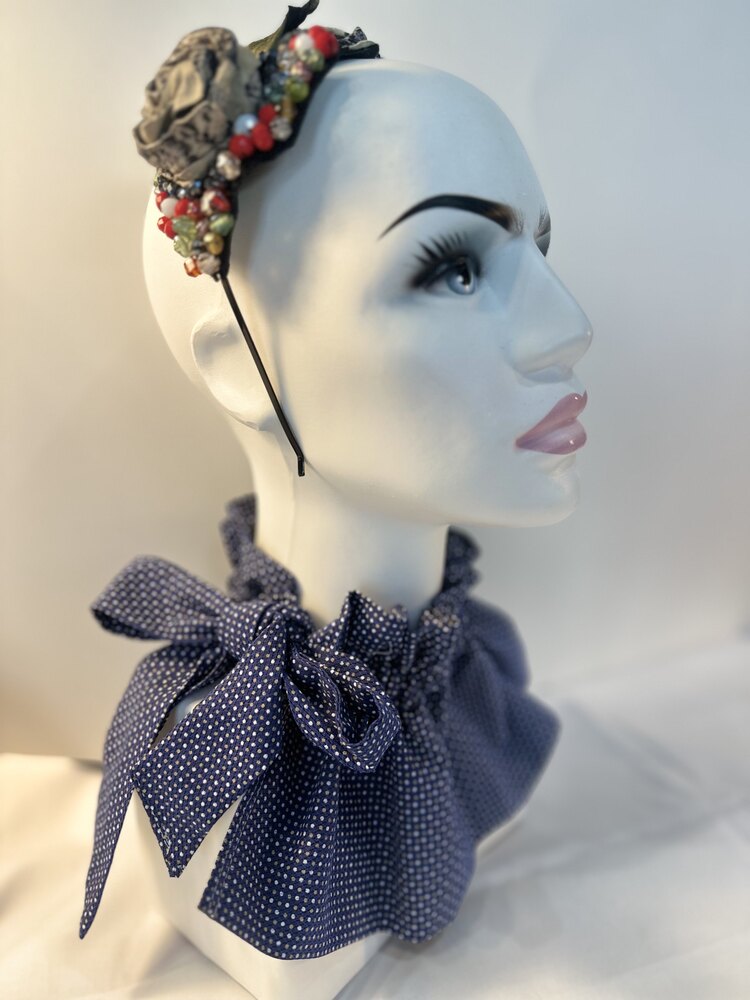 Flor model vintage fiyonklu yaka 