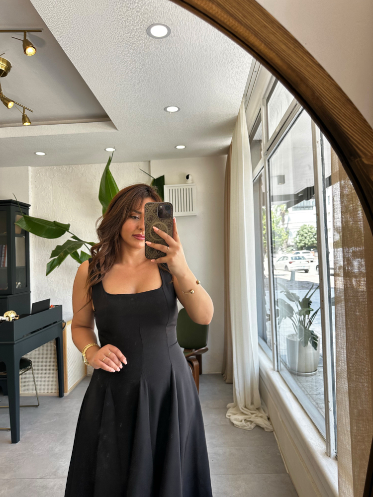 Siyah Kare Yaka Kuşaklı Elbise