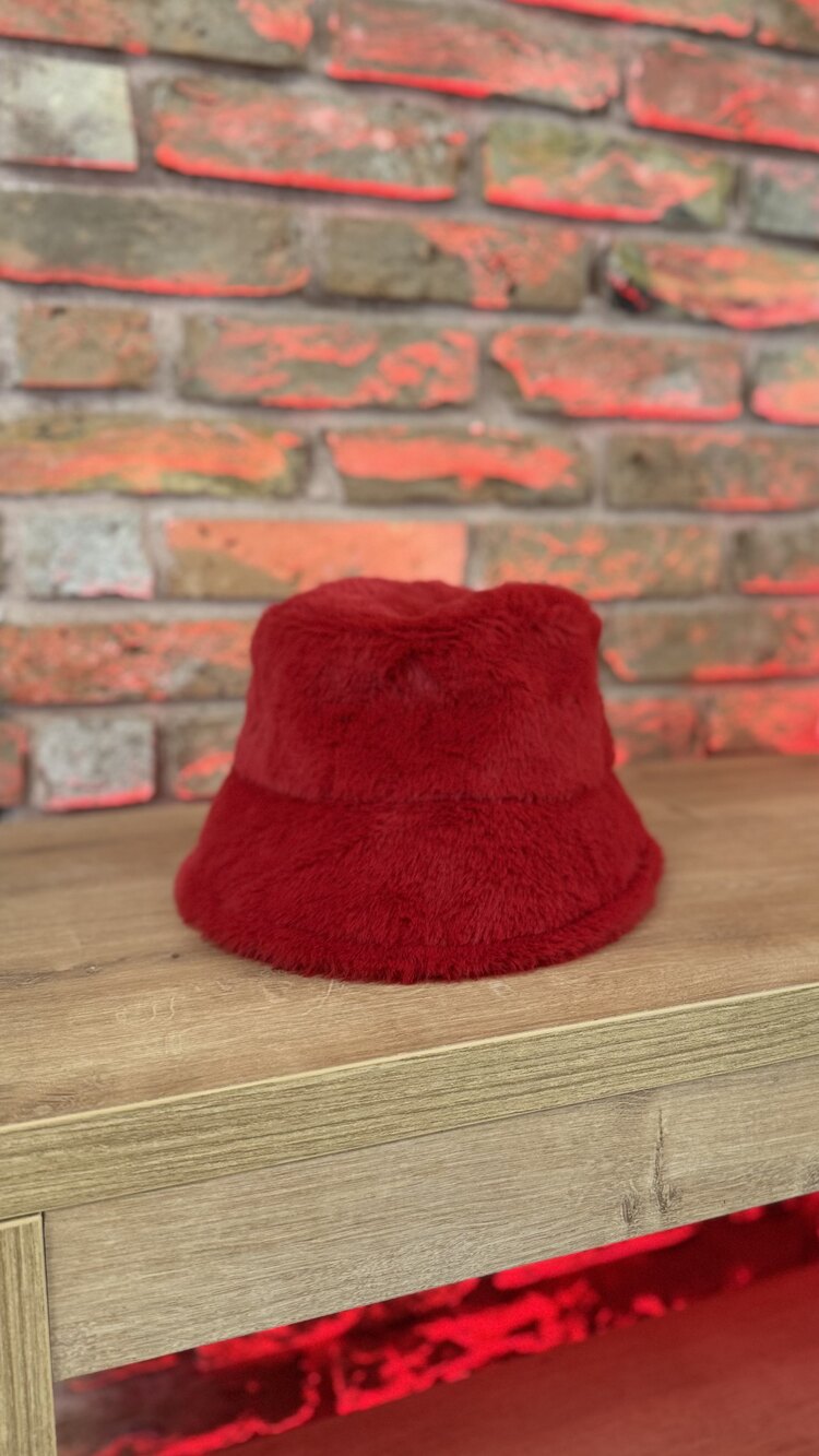 Peluş şapka