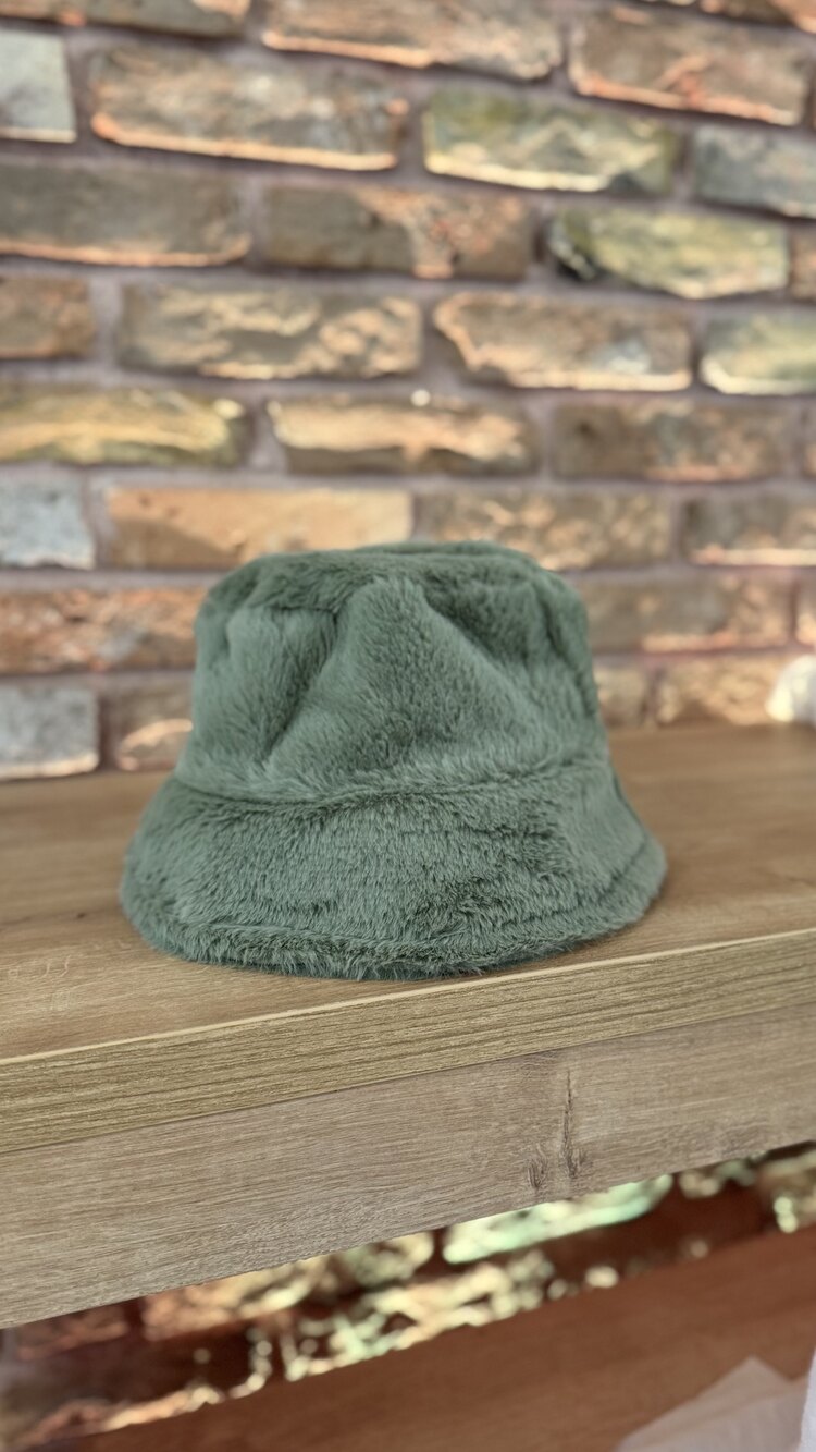 Peluş şapka