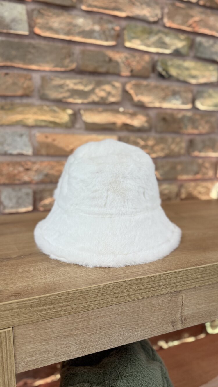 Peluş şapka