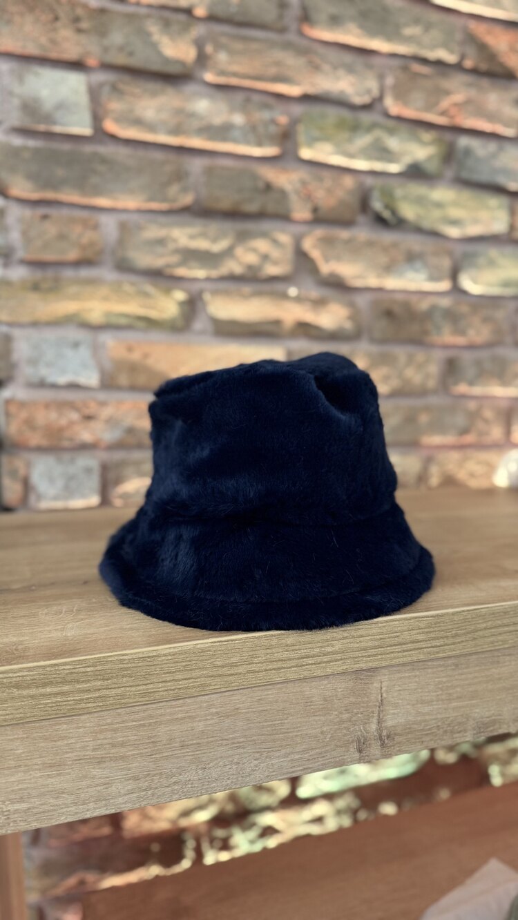 Peluş şapka