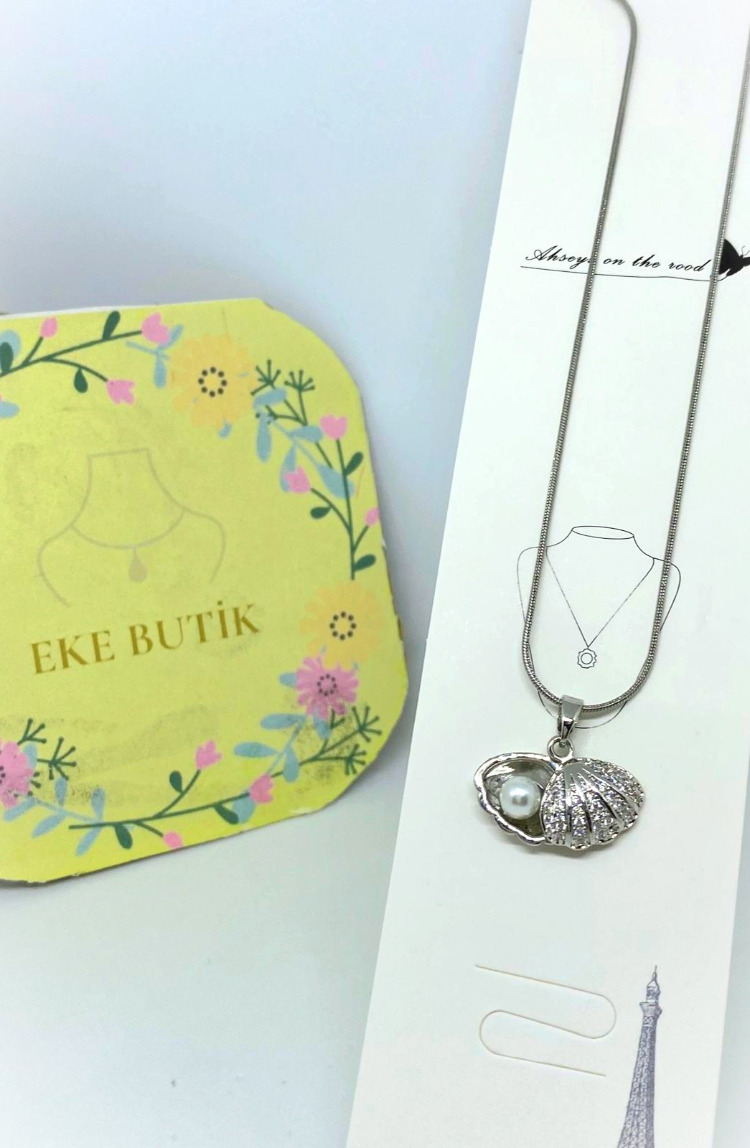 Çelik Midye Kabuğu Açılır Taşlı incili Kolye Silver