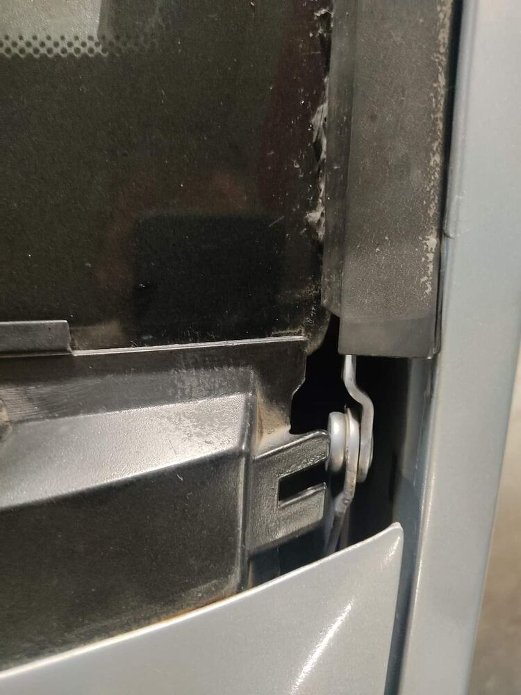 Mitsubishi Colt Eski Kasa Cam Cıtası Kenar Plastiği