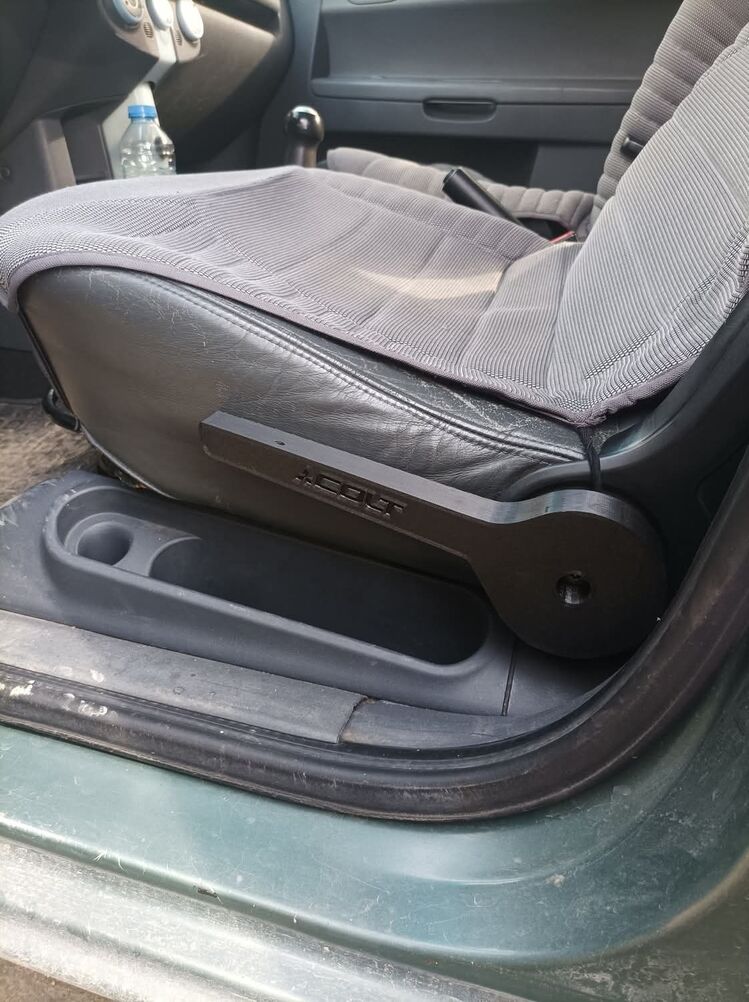 Mitsubishi Colt Koltuk Kaldırma Kolu.