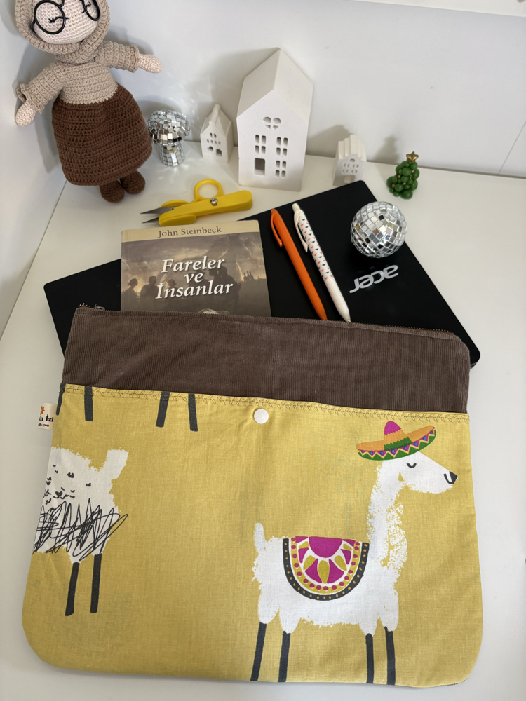 Kadife Lama- Tablet & MacBook Kılıfı