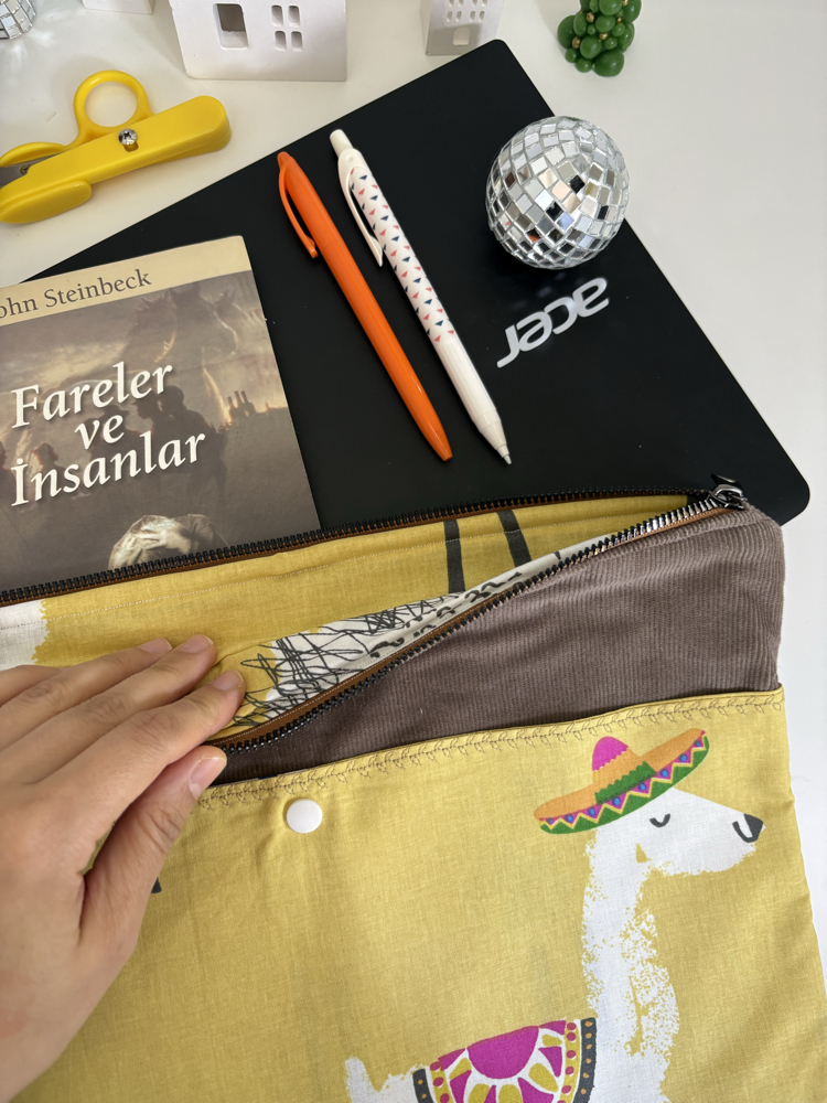 Kadife Lama- Tablet & MacBook Kılıfı