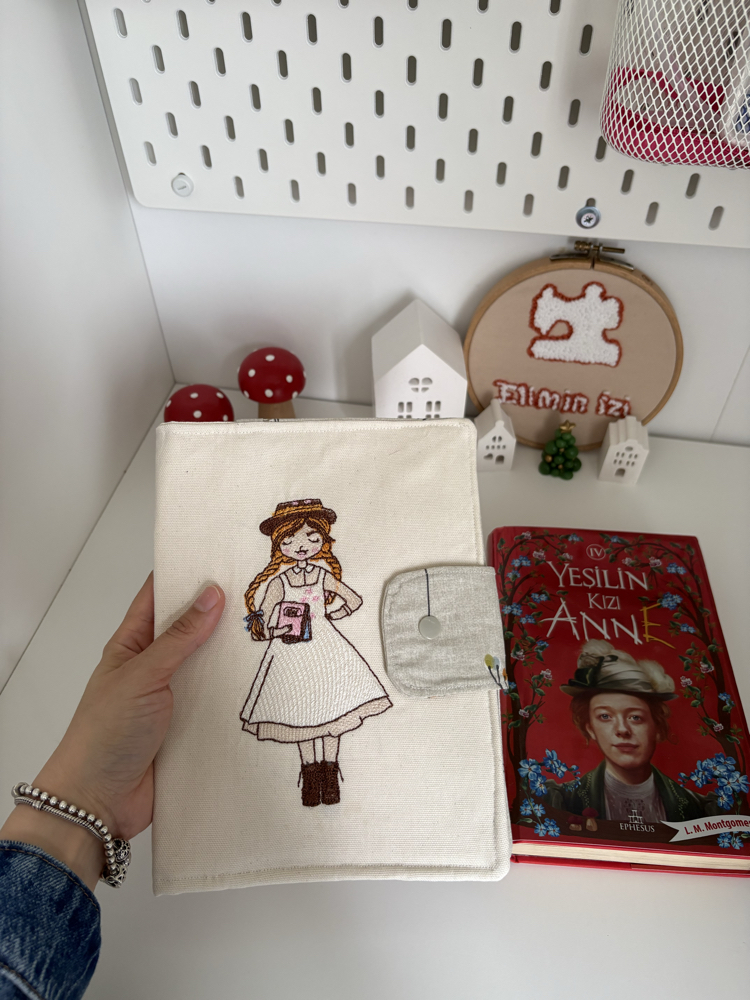 “Anne With An E” Kitap Kılıfı