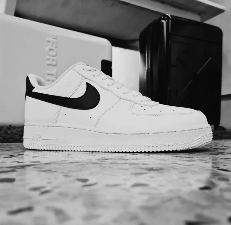 Nike Airforce1 Black Swoosh 