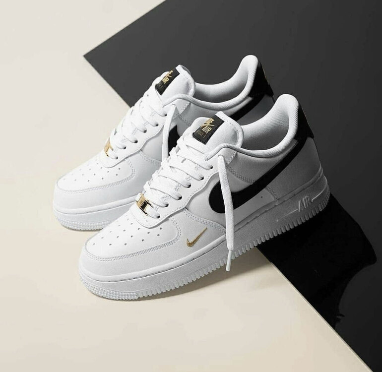 Nike Airforce 1 Essential Black-Gold