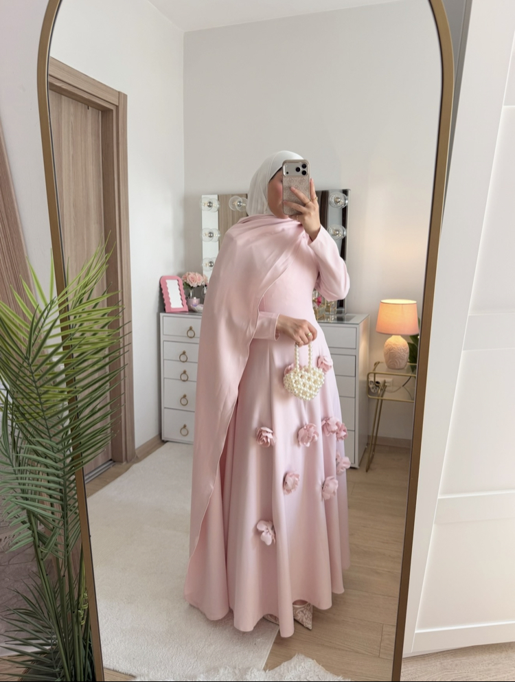 Çiçek detaylı elbise 