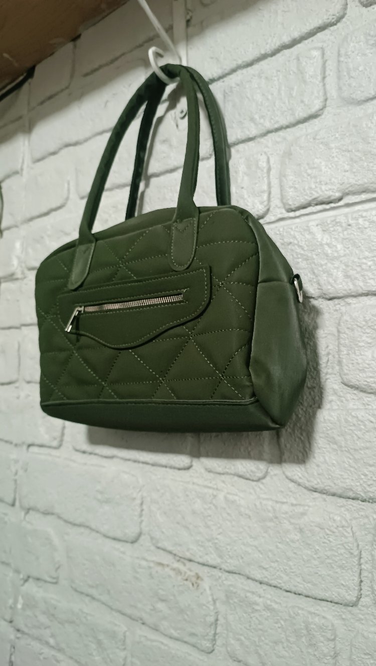 Yeşil Renk Orta Boy Kol Çantası