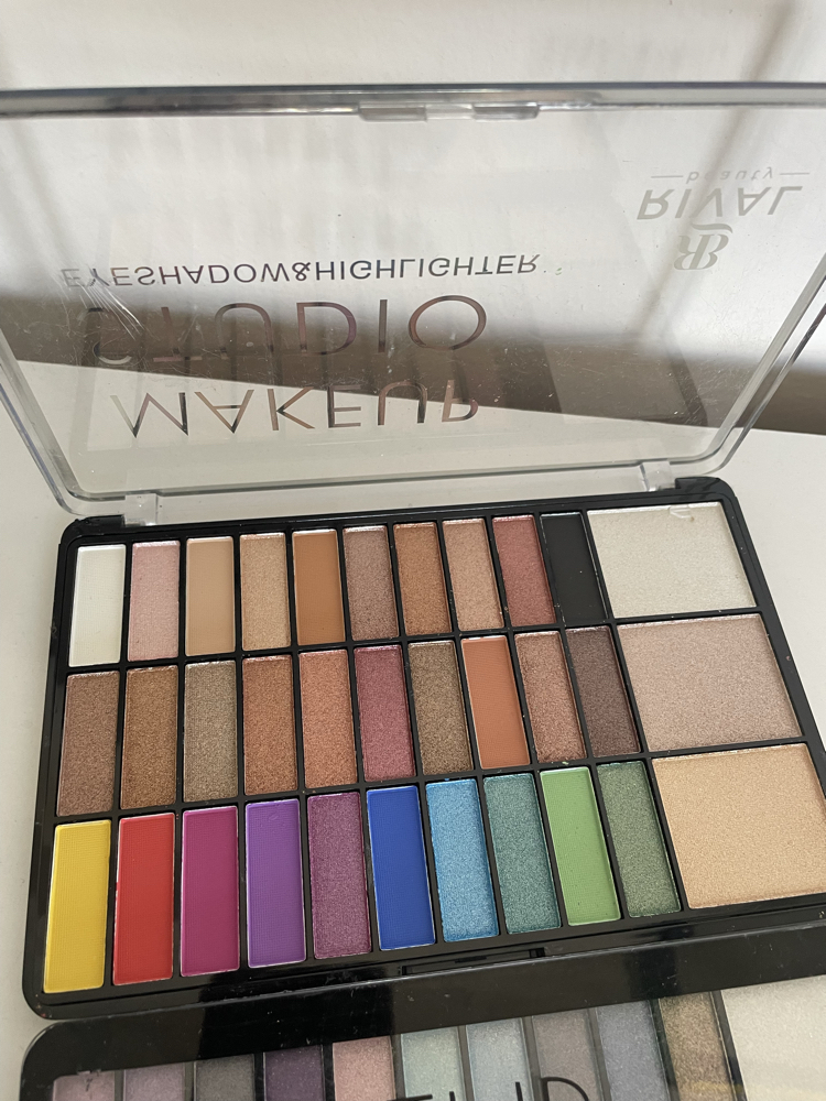 MAKYAJ PALETİ SIFIR KUTUSUNDA